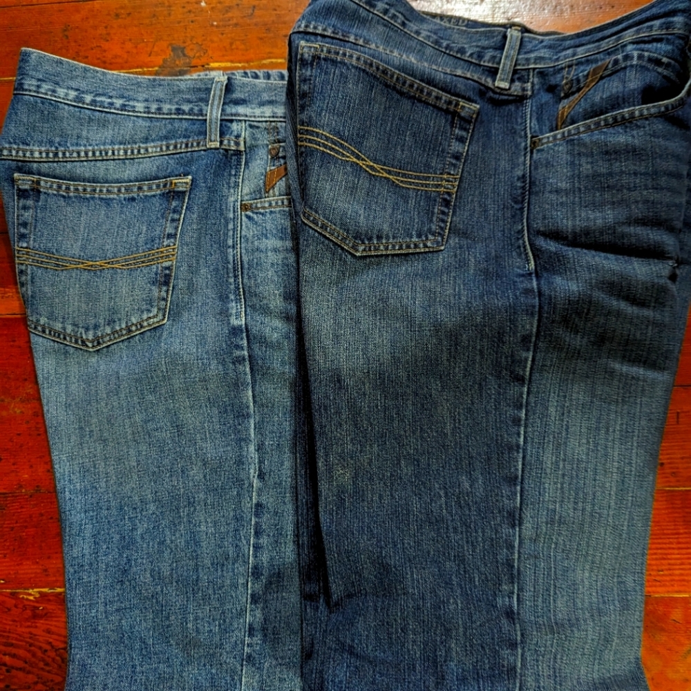 2 Pair of 32x34 Ariat Jeans. M2 Boot Cut EUC
